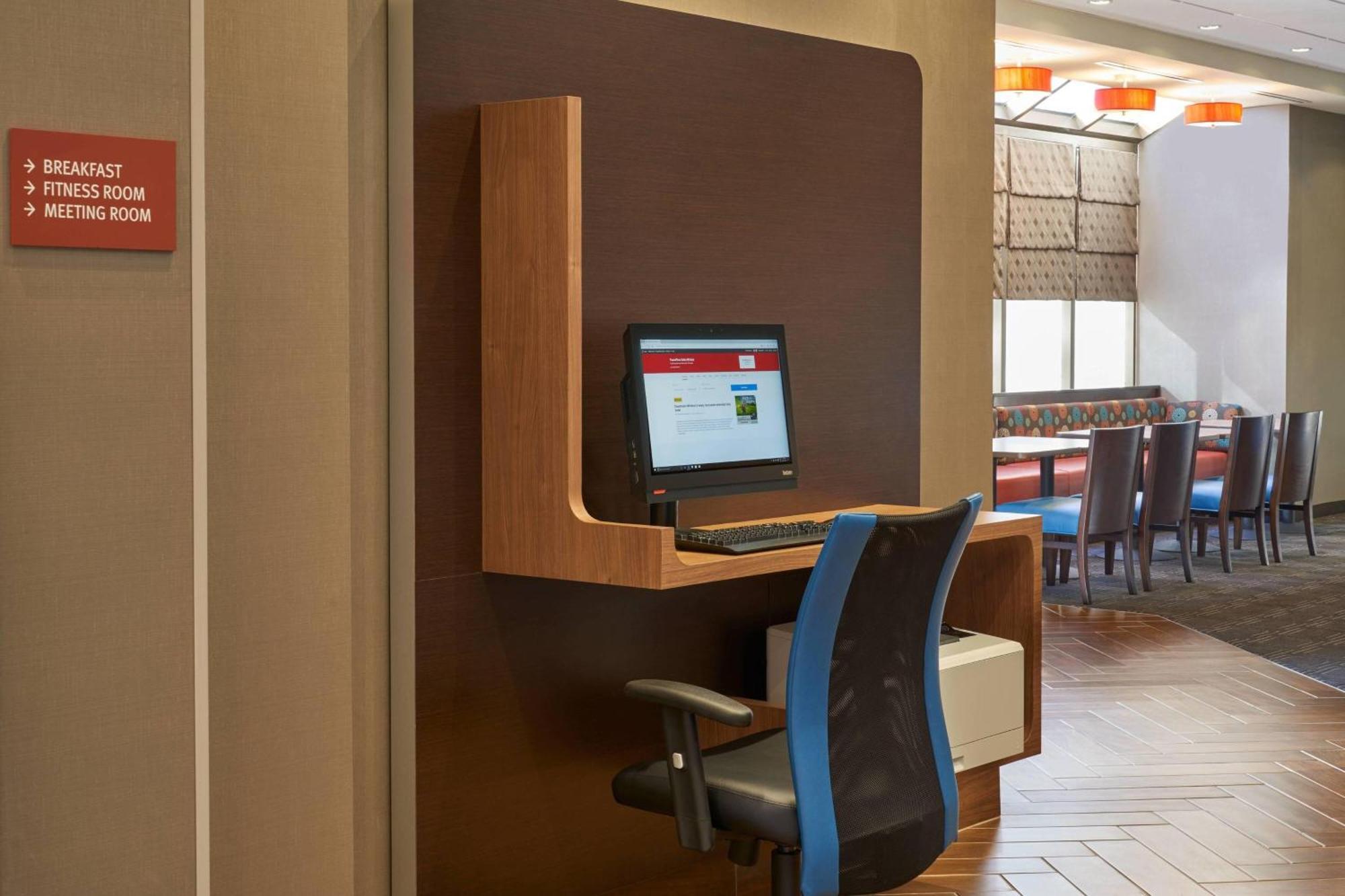Towneplace Suites By Marriott Windsor Zewnętrze zdjęcie