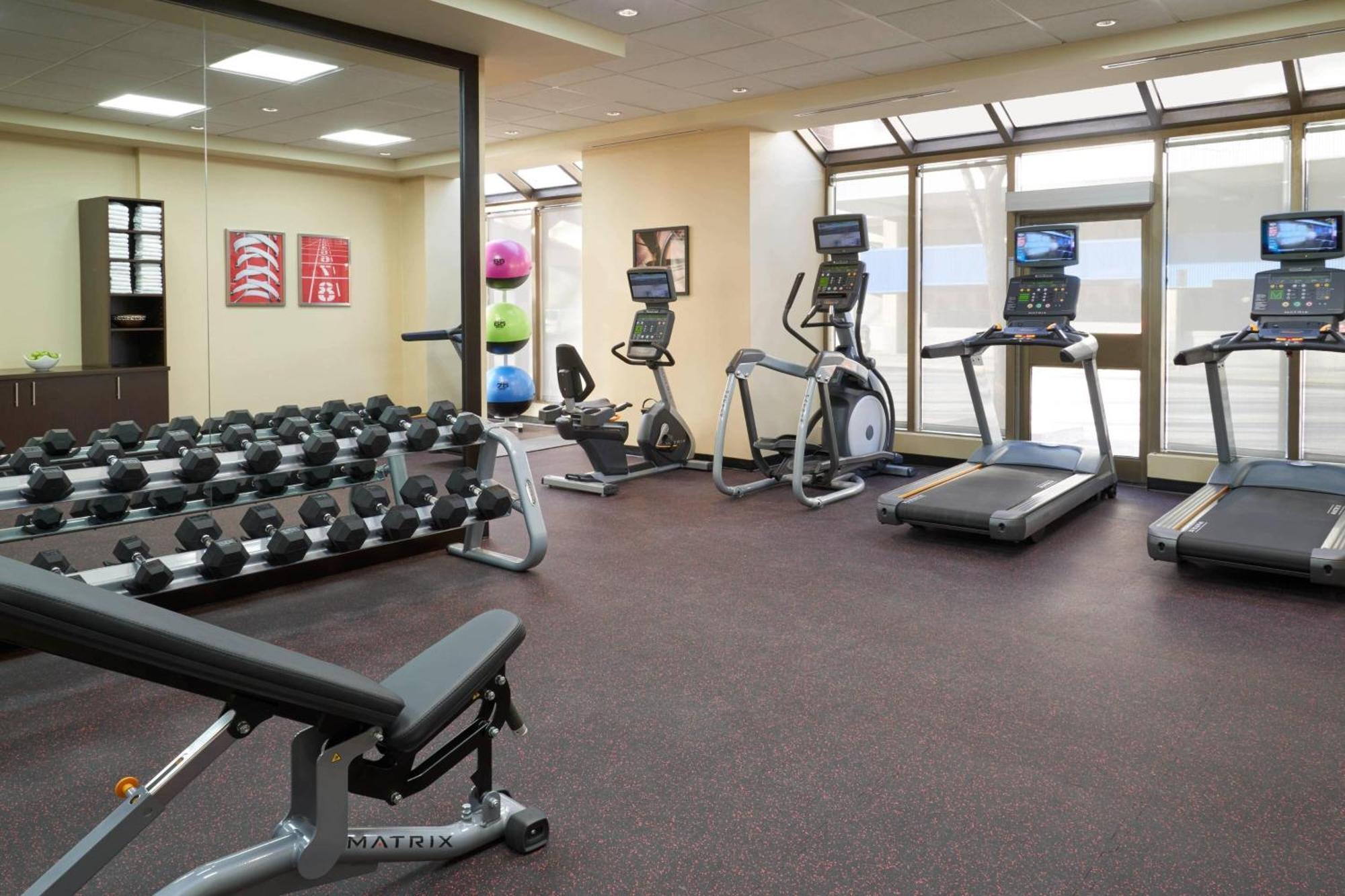 Towneplace Suites By Marriott Windsor Zewnętrze zdjęcie