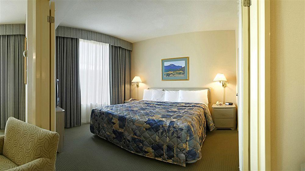Towneplace Suites By Marriott Windsor Zewnętrze zdjęcie