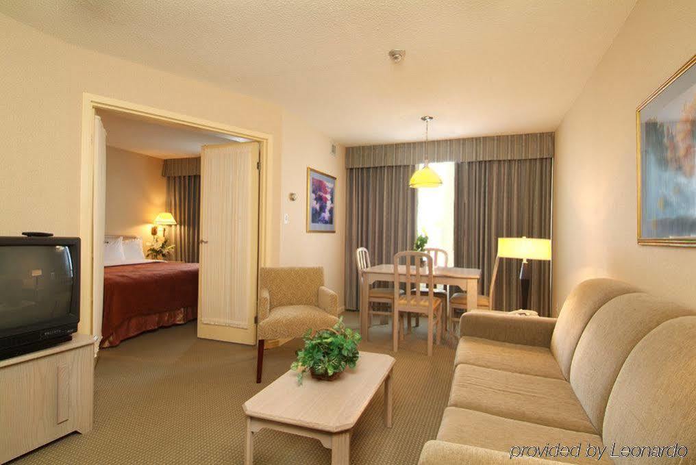 Towneplace Suites By Marriott Windsor Zewnętrze zdjęcie